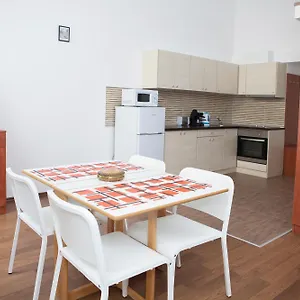 Cute Downtown Apartment
