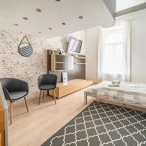  Apartmán Susan Near Blaha Lujza Square